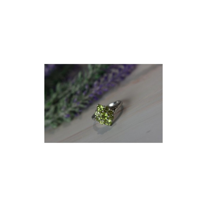 925 Sterling Silver Peridot Ring Size 8