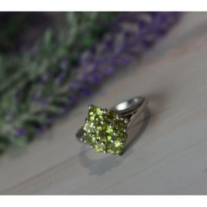 925 Sterling Silver Peridot Ring Size 8