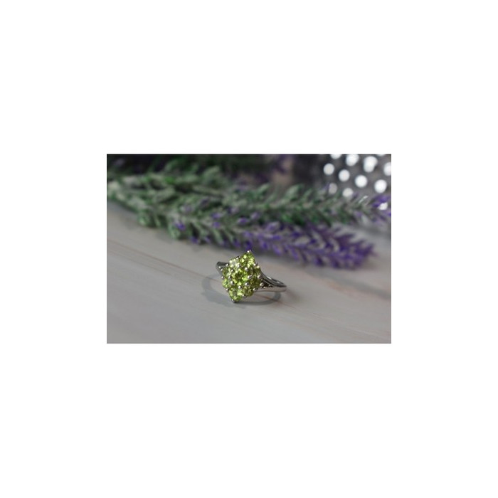 925 Sterling Silver Peridot Ring Size 8