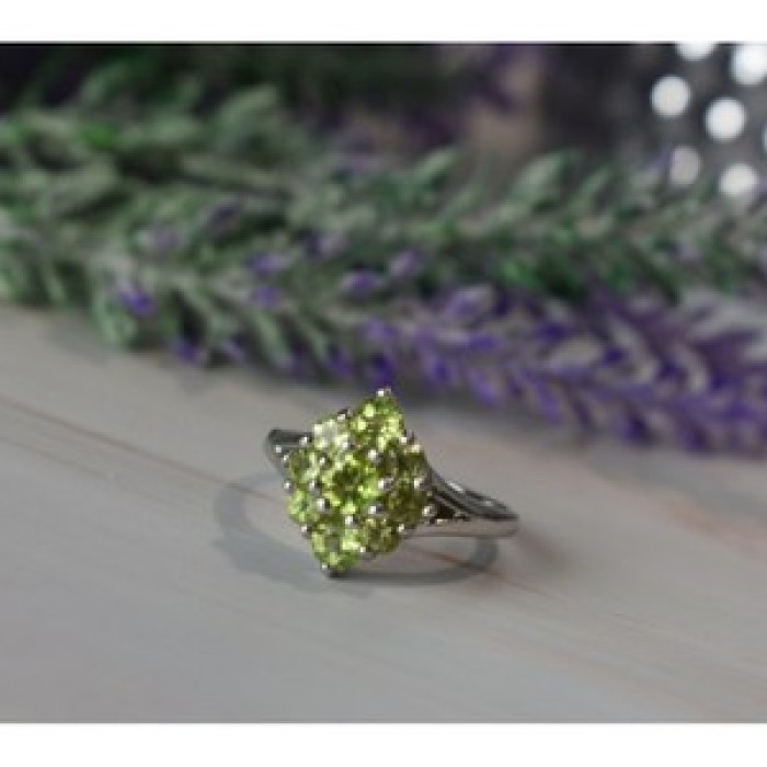 925 Sterling Silver Peridot Ring Size 8