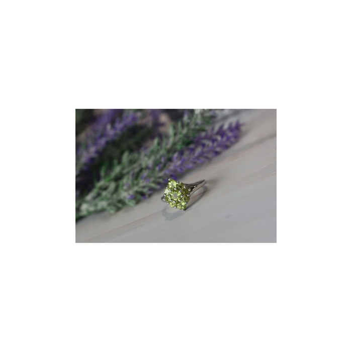 925 Sterling Silver Peridot Ring Size 8