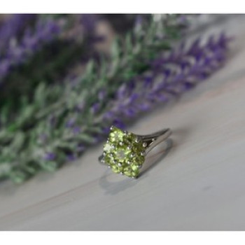 925 Sterling Silver Peridot Ring Size 8