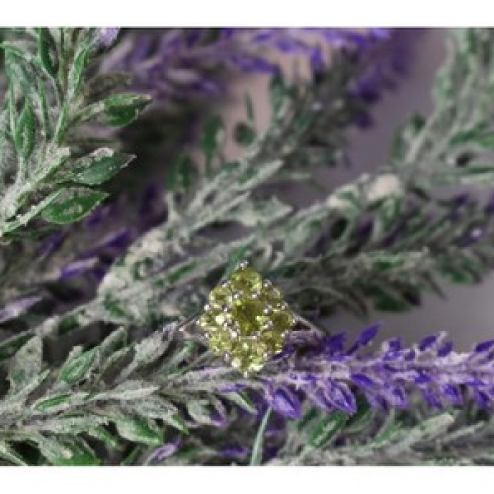 925 Sterling Silver Peridot Ring Size 8