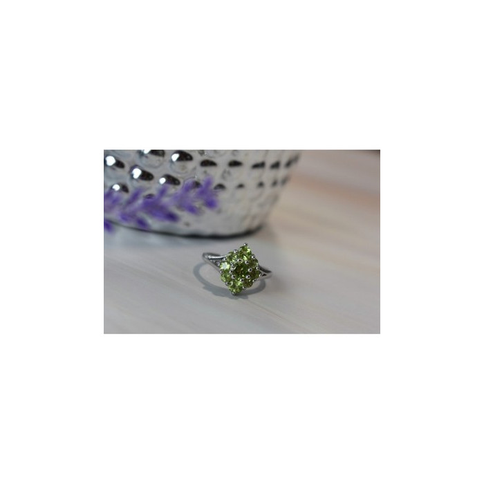 925 Sterling Silver Peridot Ring Size 8