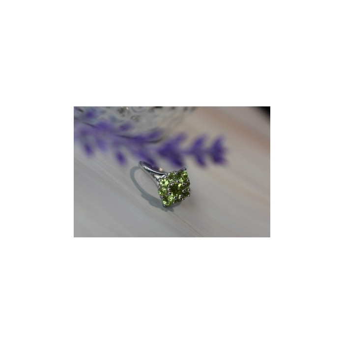 925 Sterling Silver Peridot Ring Size 8