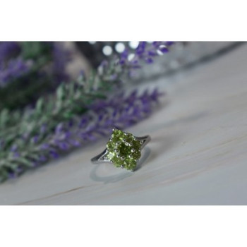 925 Sterling Silver Peridot Ring Size 8