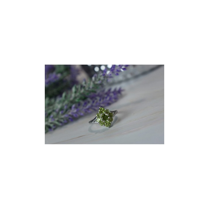 925 Sterling Silver Peridot Ring Size 8