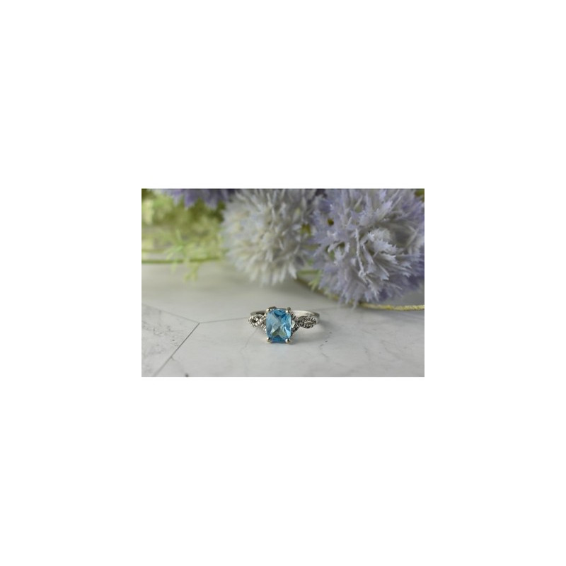 925 Sterling Silver Blue Topaz and Quartz Ring Size 7