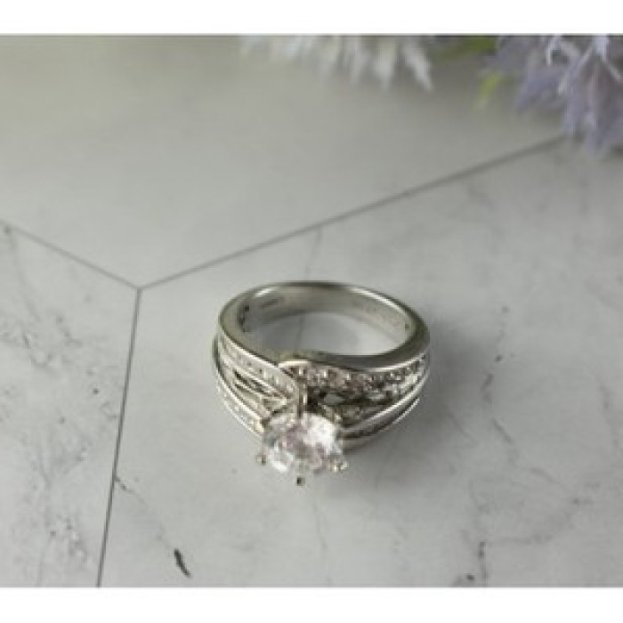 925 Sterling Silver CZ Ring Size 7
