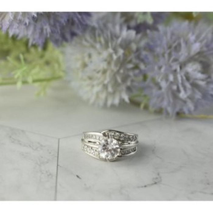 925 Sterling Silver CZ Ring Size 7