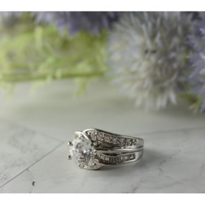 925 Sterling Silver CZ Ring Size 7