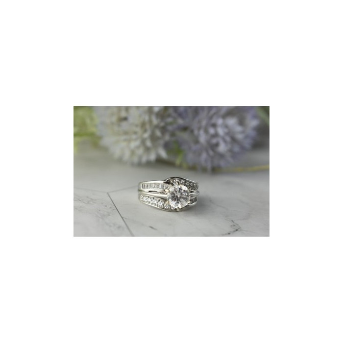 925 Sterling Silver CZ Ring Size 7