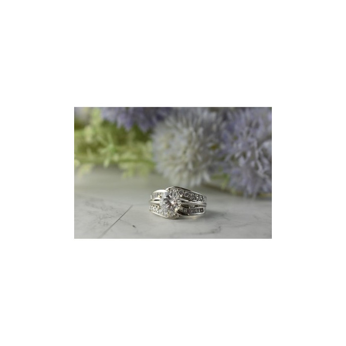 925 Sterling Silver CZ Ring Size 7