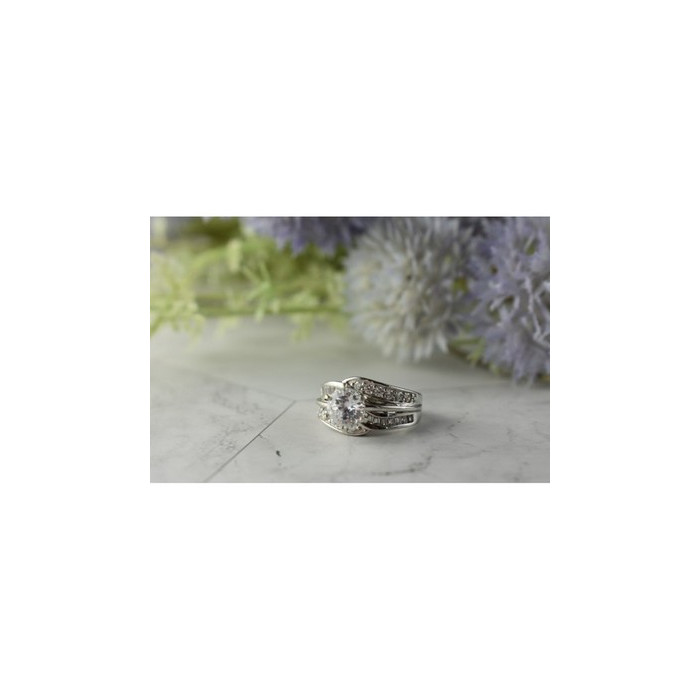 925 Sterling Silver CZ Ring Size 7