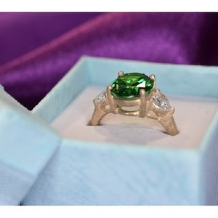 925 Sterling Silver Emerald & CZ Ring Size 6.5