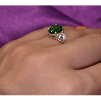 925 Sterling Silver Emerald & CZ Ring Size 6.5