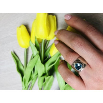 925 Sterling Silver Blue CZ Ring Size 6.5