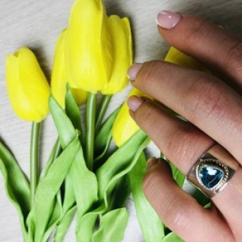 925 Sterling Silver Blue CZ Ring Size 6.5