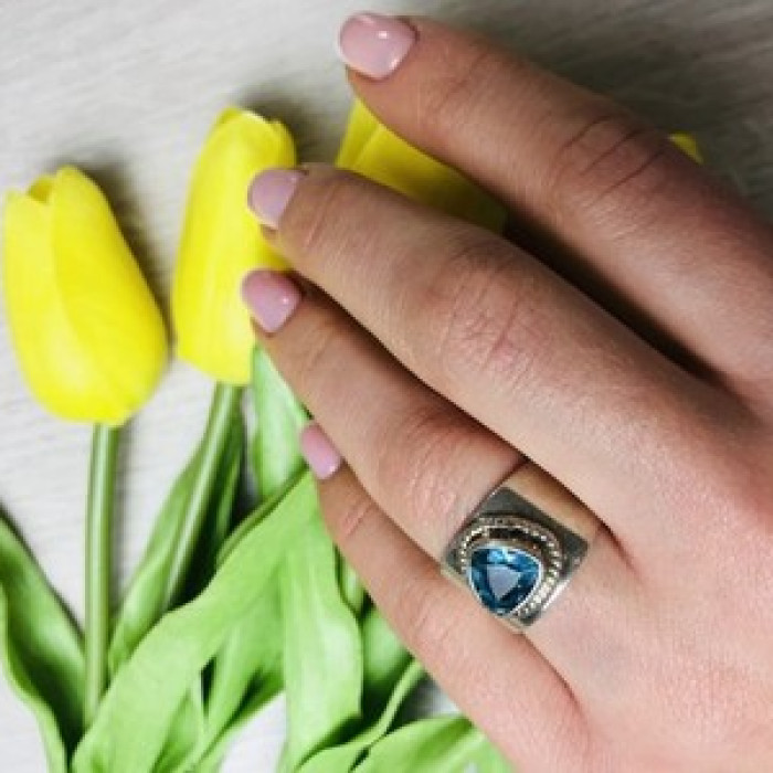 925 Sterling Silver Blue CZ Ring Size 6.5