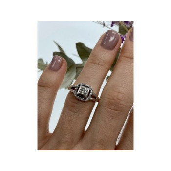 925 Sterling Silver White Sapphires Ring Size 5.5