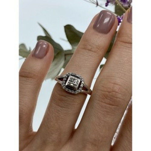 925 Sterling Silver White Sapphires Ring Size 5.5