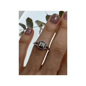 925 Sterling Silver White Sapphires Ring Size 5.5