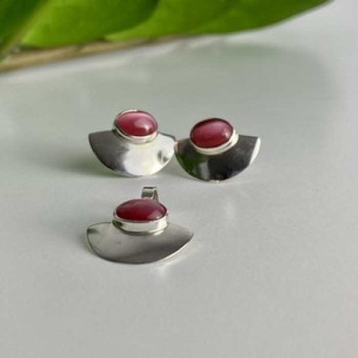 925 Sterling Silver Pink Agate Stud Earrings & Pendant Set