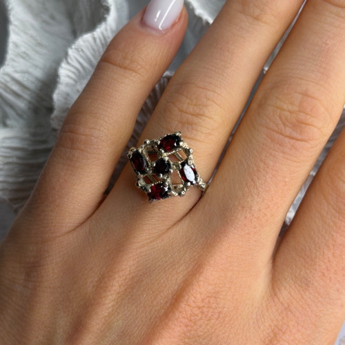 Vintage 925 Sterling Silver Garnet Ring Size 7