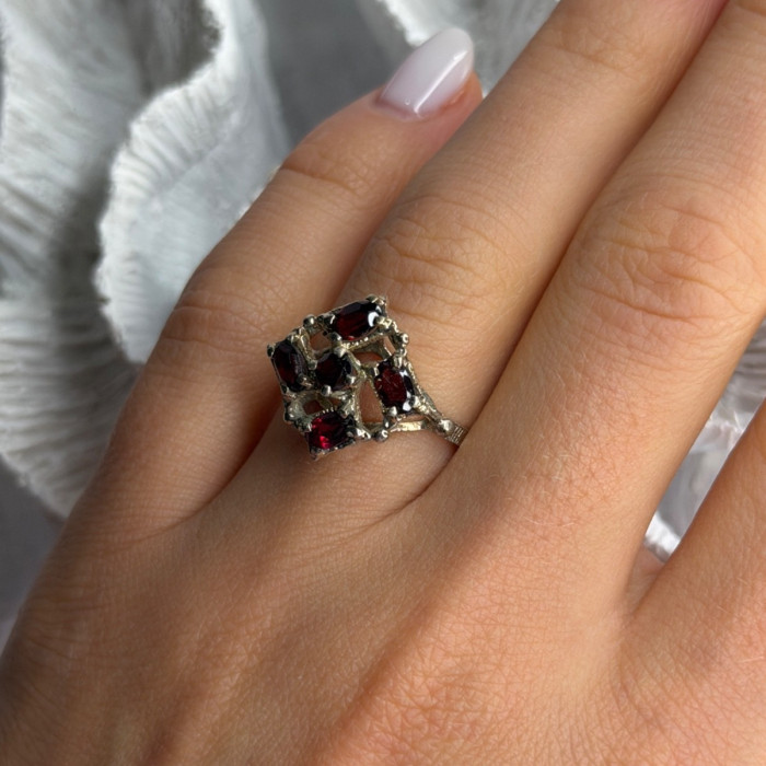 Vintage 925 Sterling Silver Garnet Ring Size 7