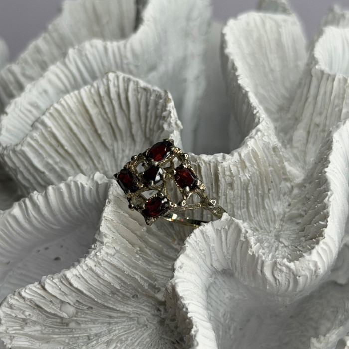 Vintage 925 Sterling Silver Garnet Ring Size 7
