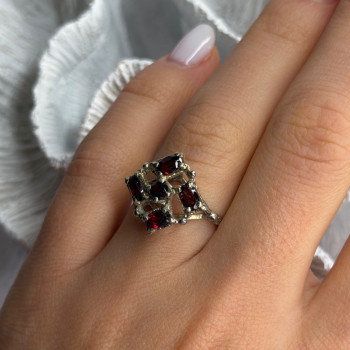 Vintage 925 Sterling Silver Garnet Ring Size 7