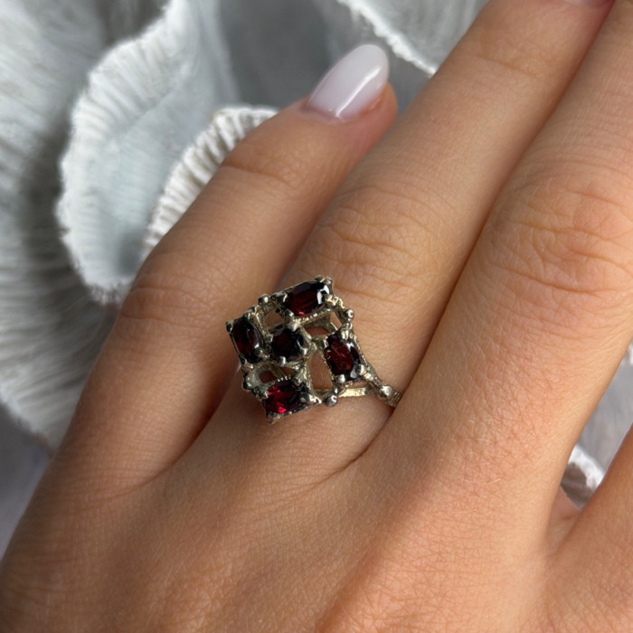 Vintage 925 Sterling Silver Garnet Ring Size 7