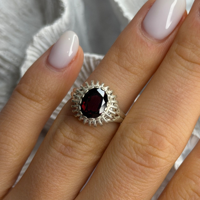 925 Sterling Silver Garnet Ring Size 5