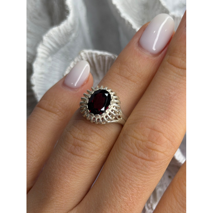925 Sterling Silver Garnet Ring Size 5