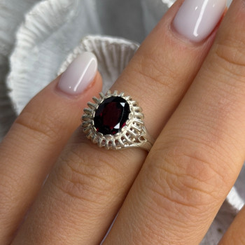 925 Sterling Silver Garnet Ring Size 5