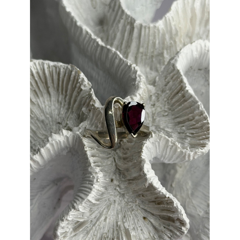 925 Sterling Silver Garnet Ring Size 8.5