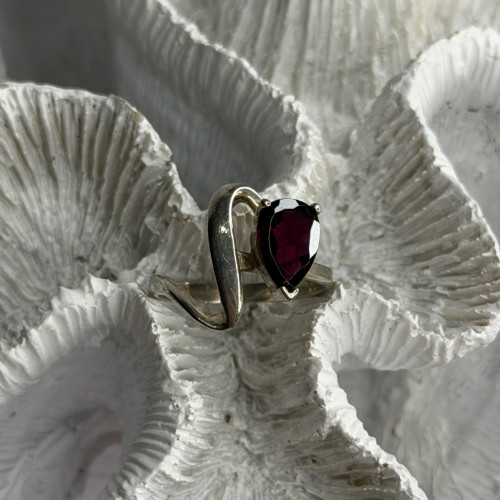 925 Sterling Silver Garnet Ring Size 8.5