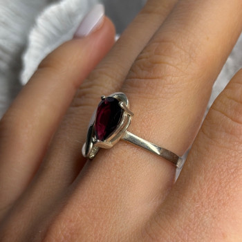 925 Sterling Silver Garnet Ring Size 8.5