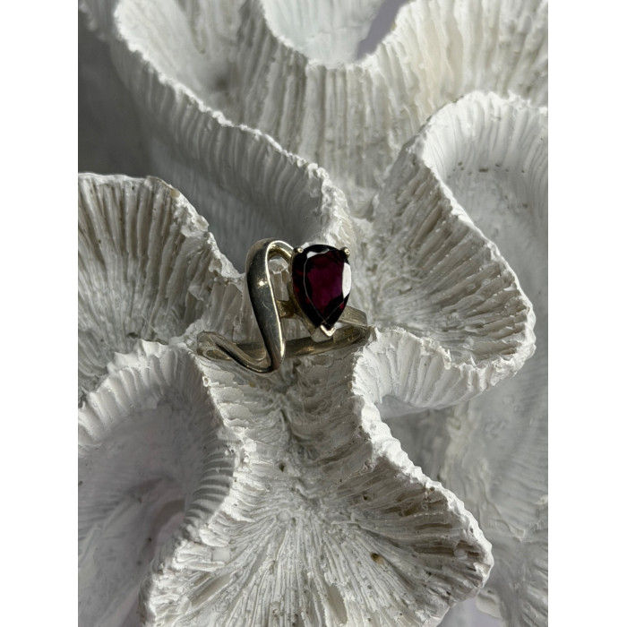 925 Sterling Silver Garnet Ring Size 8.5