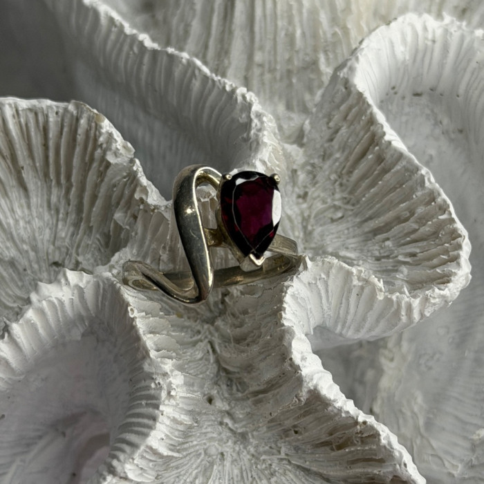 925 Sterling Silver Garnet Ring Size 8.5