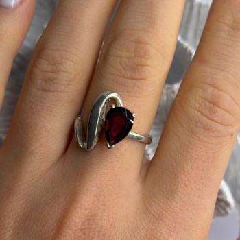 925 Sterling Silver Garnet Ring Size 8.5