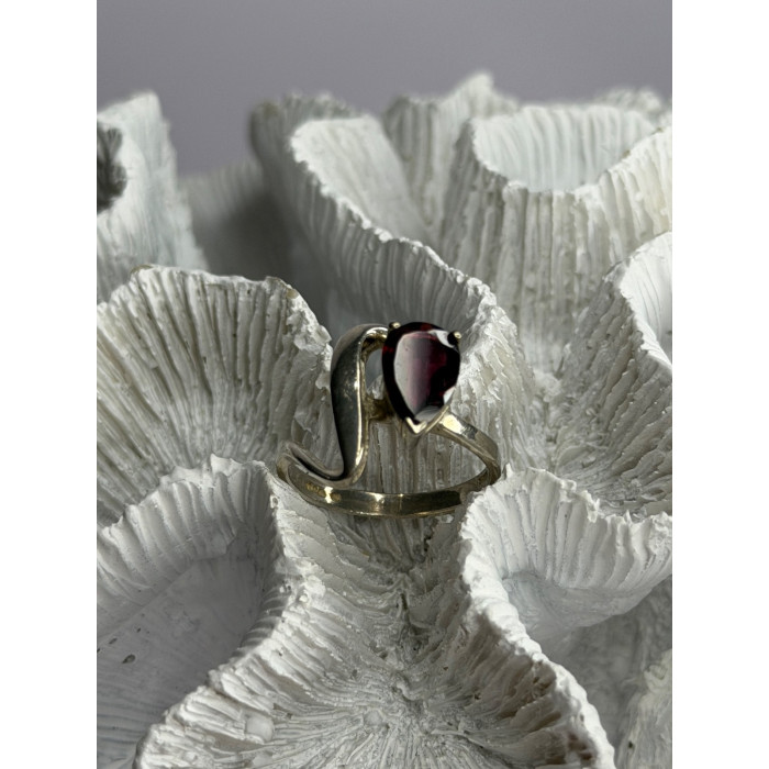 925 Sterling Silver Garnet Ring Size 8.5