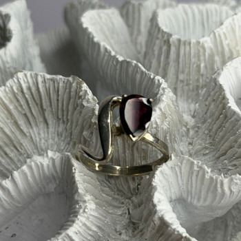 925 Sterling Silver Garnet Ring Size 8.5
