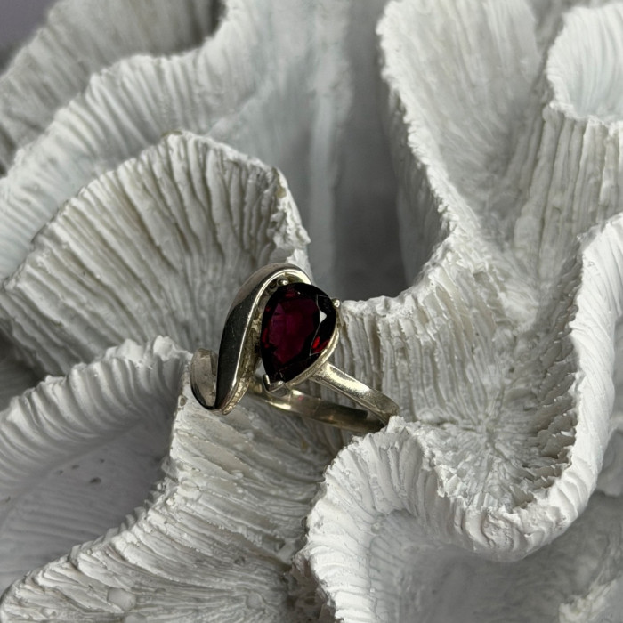 925 Sterling Silver Garnet Ring Size 8.5