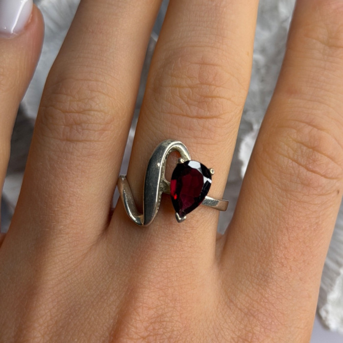 925 Sterling Silver Garnet Ring Size 8.5