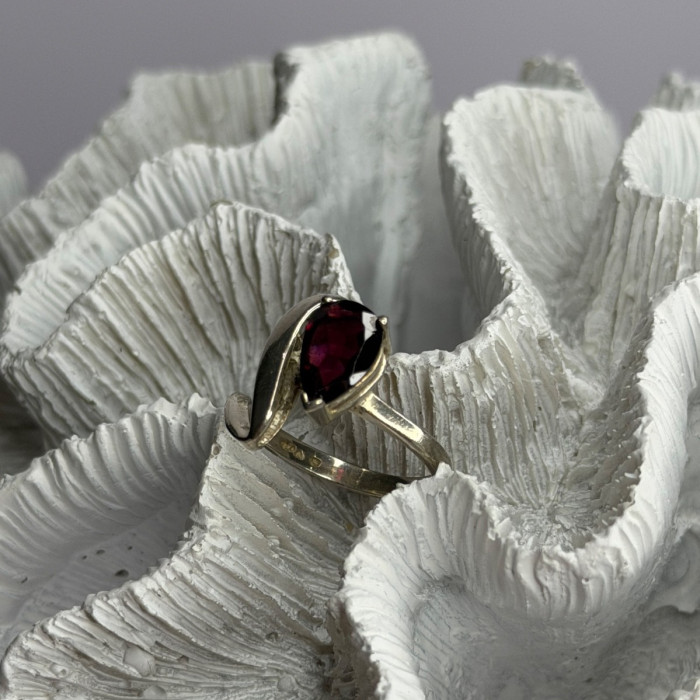 925 Sterling Silver Garnet Ring Size 8.5