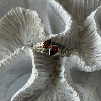 Vintage 925 Sterling Silver Garnet & Marcasite Ring Size 6