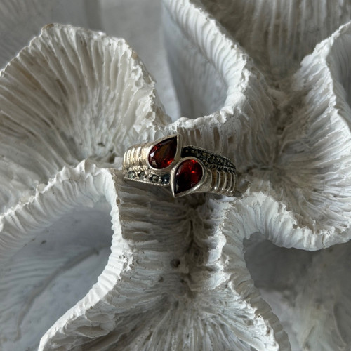 Vintage 925 Sterling Silver Garnet & Marcasite Ring Size 6