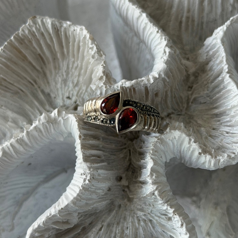 Vintage 925 Sterling Silver Garnet & Marcasite Ring Size 6