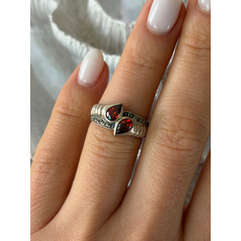 Vintage 925 Sterling Silver Garnet & Marcasite Ring Size 6